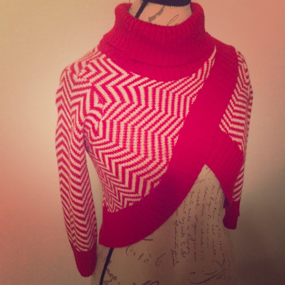 🌹🌹BEAUTIFUL SWEATER!!🌹🌹